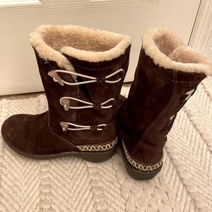 UGG ‘Kona’ Suede Toggle Hippie Boho-
Style Boots (EUC)